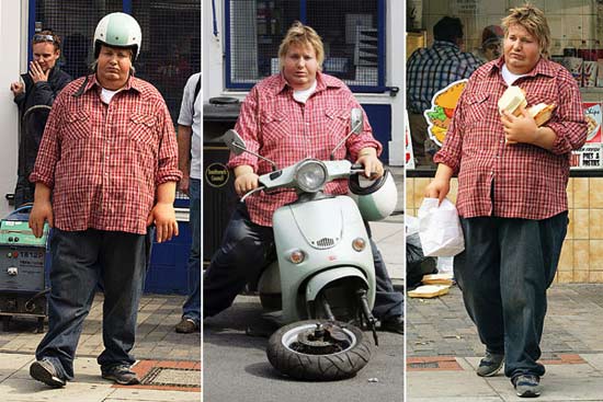 Het was Jamie Oliver die 5 jaar geleden zich druk maakte over de schoolmaaltijden op de Engelse scholen. Vooral de koolhydraat (suiker)rijke voeding blijkt funest te zijn. Met deze verkleedpartij trok Jamie wereldwijd aandacht..!