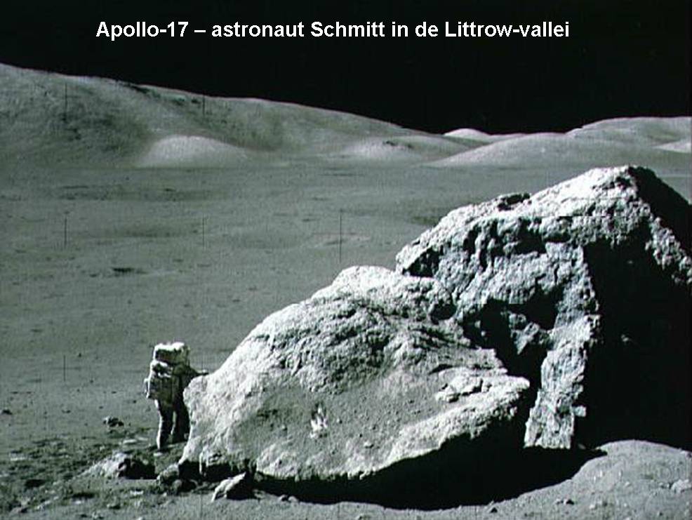 8-03 Apollo-17 Schmitt in de Littrow-vallei