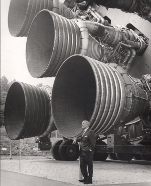 S-IC_engines_and_Von_Braun