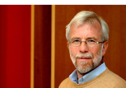 Wolf Dieter Ludwig De voorzitter van de Commissie Medicijnen, van de Duitse Medische Associatie, Prof. Dr. Wolf-Dieter Ludwig, is dit een schandaal dat aan de mensen moeilijk is uit te leggen: "We zijn zeer ongelukkig met deze vaccinatiecampagne".
