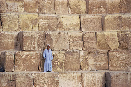 Een detailopname van de enorme blokken, waaruit de Grote Piramide in Gizeh is opgetrokken.