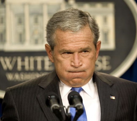 bush-gefrustreerd Bush, bijna militaire dictator..