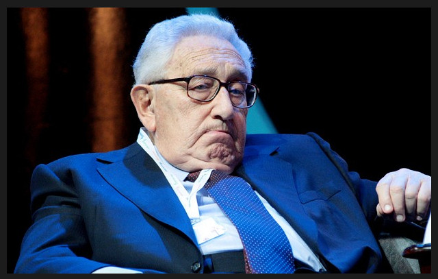 Henry Kissinger, oud-minister van Buitenlandse Zaken van de VS. De grote boef achter zaken als deze mind control martelmethodes.