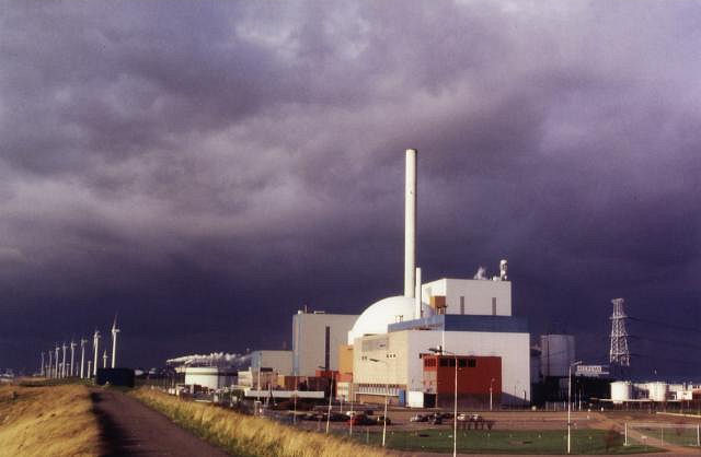 Is dit een symbolisch plaatje over de situatie in de kerncentrale in Borssele..? Donkere wolken die stevig 'onweer' voorspellen..?