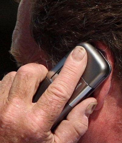 man mobiel bellen