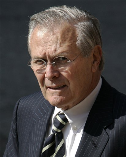 De uiterst sluwe Donald Rumsfeld is een doortrapt politicus, die al zoveel leugens vertelt heeft, dat 'Waarheid' voor hem onontgonnen terrein is..!
