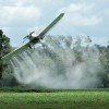 Monsanto's 'Round-up' wordt met miljoenen liters gesproeid over gewassen overal ter wereld. De planten zijn GM-beschermd tegen dit gif, maar de mens en de Aarde..?