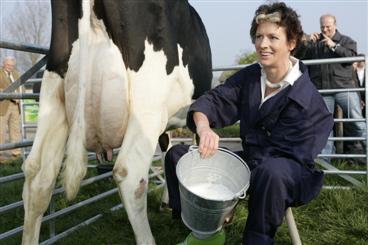 verburg-melk In het belang van de melkveehouderij: Gerda Verburg stop met die onzin!
