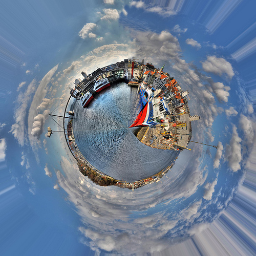 water planet Zo boven, zo beneden. Onze Aarde bestaat, net als wij, voor zo'n 2/3 deel uit water.