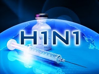 Het krankzinnige van een speciaal ontworpen logo voor de H1N1-griep.. Alsof het een bedrijf is, dat er netjes op moet staan..! Keer op keer komt de vaccinatiefraude aan het licht en blijven mensen maar in hun angst de verkeerde beslissingen nemen..!!
