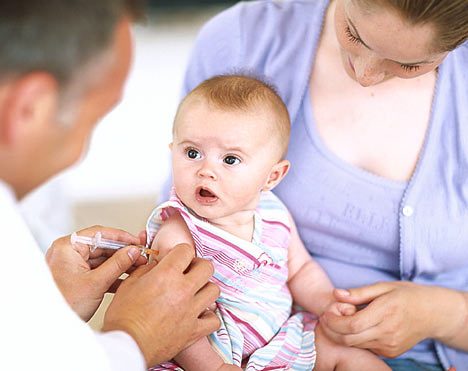 Vaccinaties in één plaatje: 'Of de dokter PRECIES weet wat ie nou aan het inspuiten is..!!' Het antwoord is: 'Nou NEE, eigenlijk niet'...!